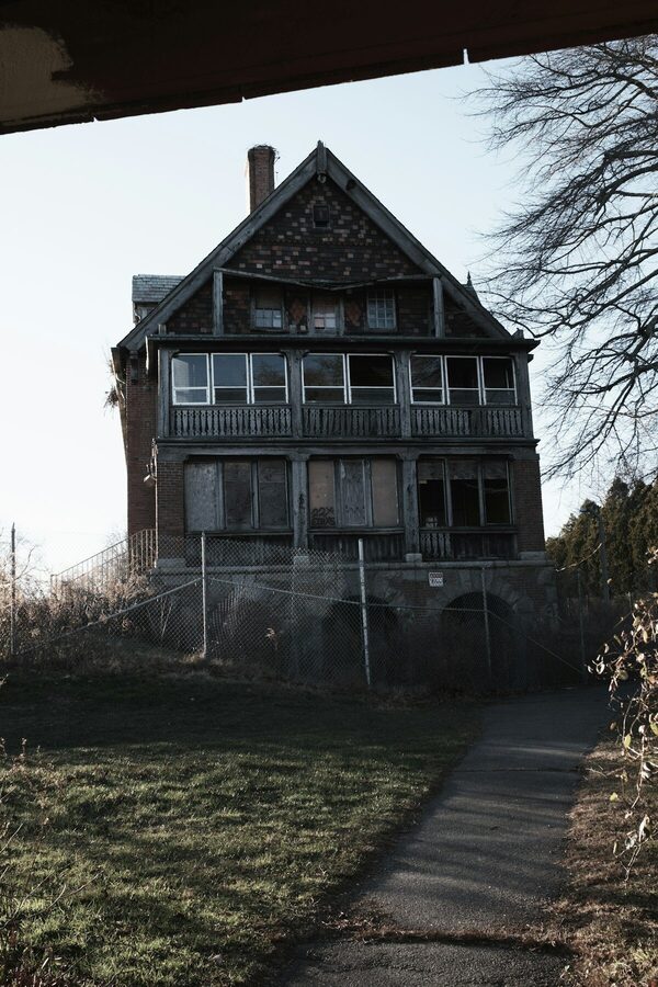 Foreclosure investment property available for investor purchase