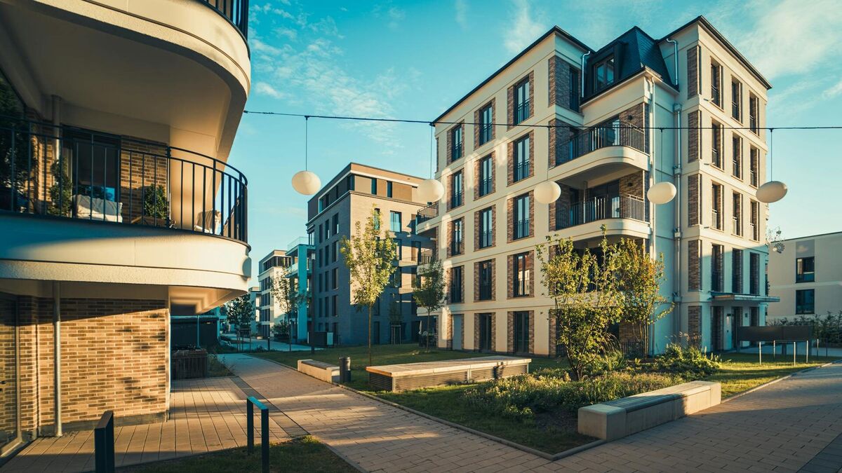 Multi-unit apartment building — 5 and 10 year fixed rate terms