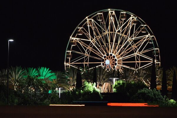 Giant Wheel at Irvine Spectrum Center lit up at night
