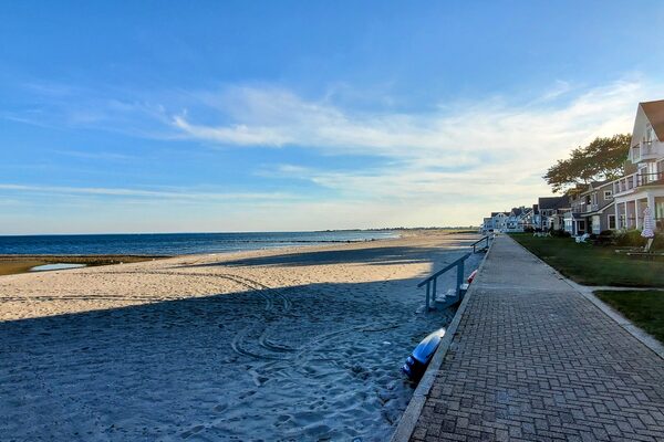 Milford, Connecticut downtown and green