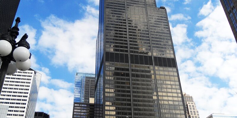 Willis Tower Skydeck and Chicago skyline