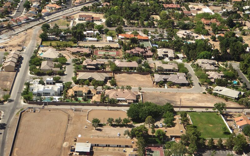 Henderson Nevada residential community with mountain backdrop