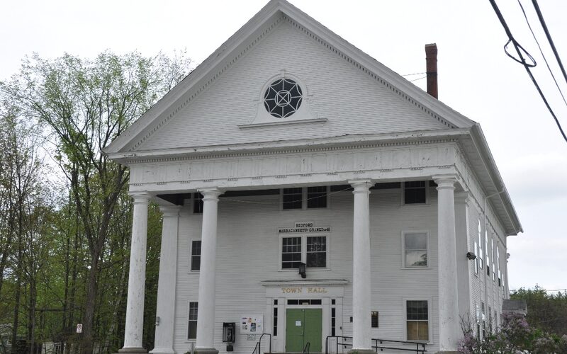 Bedford, New Hampshire residential neighborhood with tree-lined streets