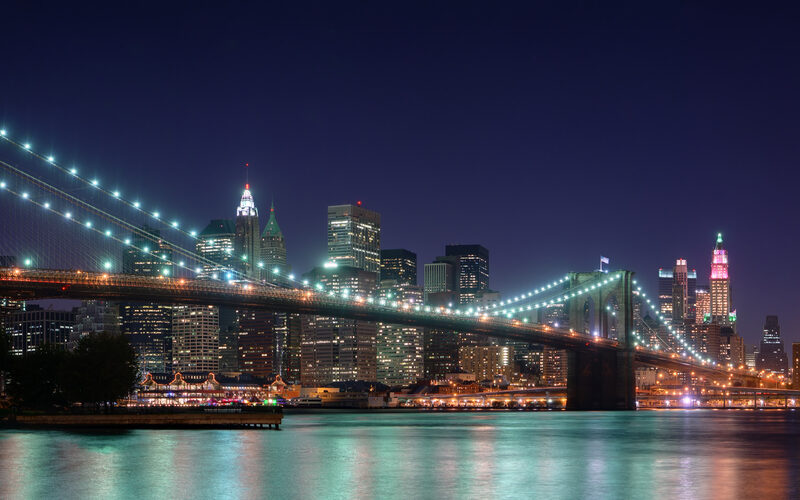 Brooklyn Bridge and lower Manhattan skyline in New York