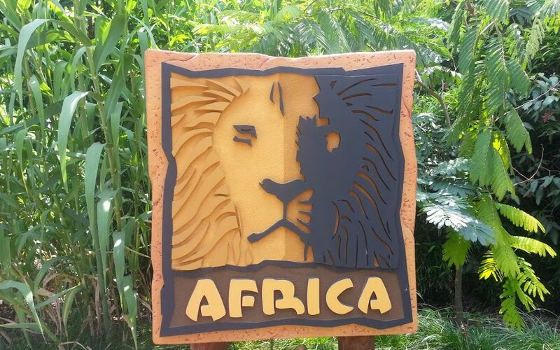 Cincinnati Zoo & Botanical Garden with visitors viewing animal exhibits